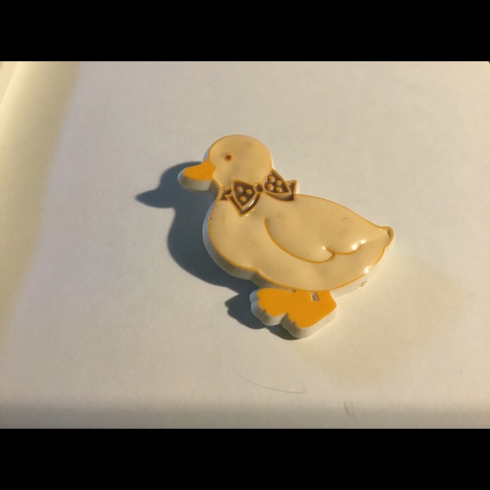 AUCTION PRICE👩🏻‍⚖️Cute 80s Duck Brooch